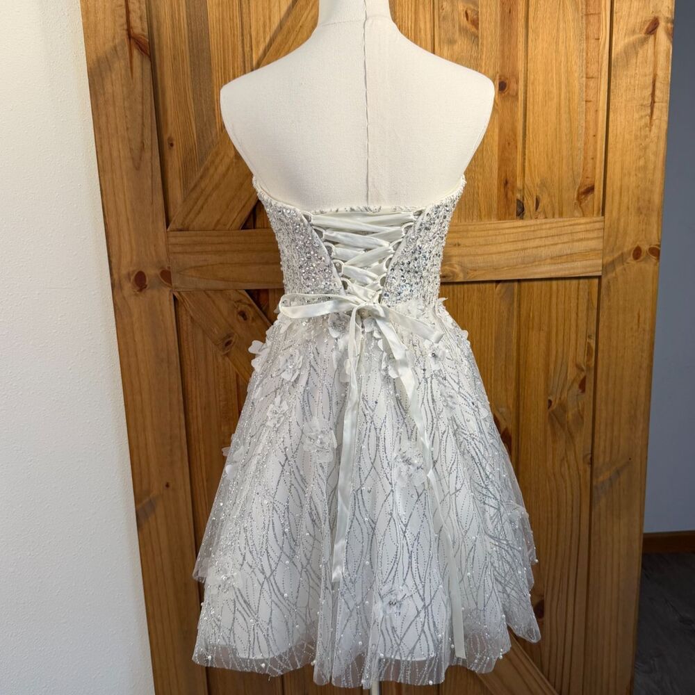 Morilee Madeline Gardner Dress Size 0 White Silver Beaded Strapless Formal